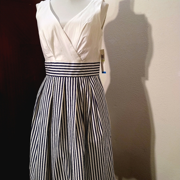 Ivy & Blu Dresses & Skirts - NWT Ivy&Blu 100% cotton seersucker sleeveless dress.